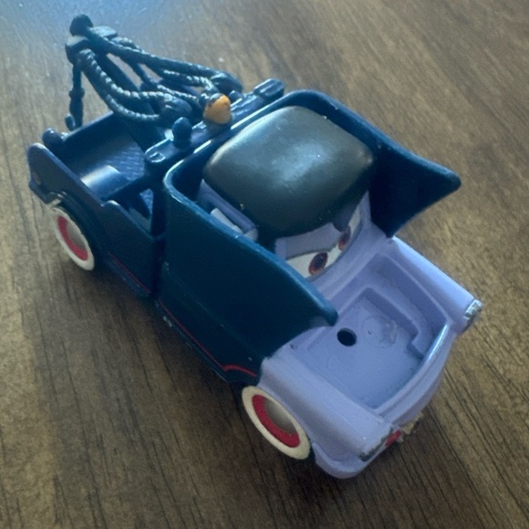 Disney Pixar Cars 2 - VAMPIRE DRACULA MATER 2013 - 1:55 Scale Diecast - Picture 2 of 8